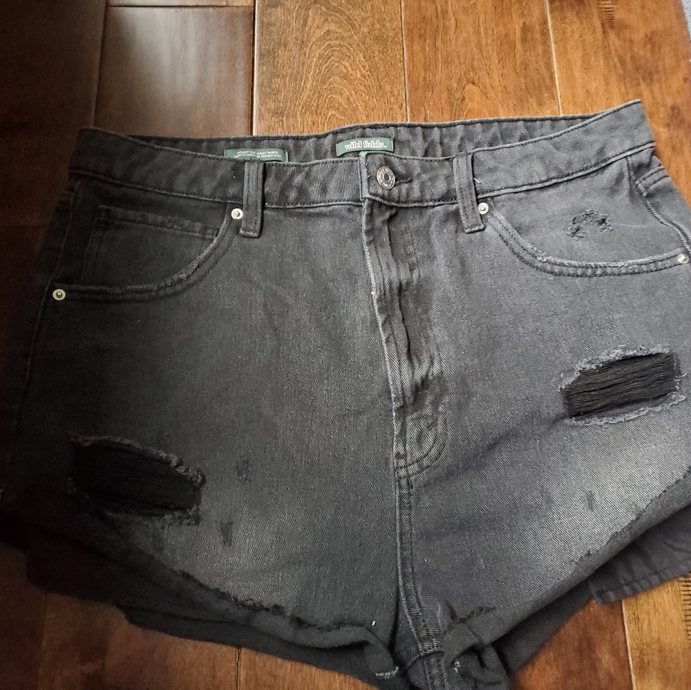 Black distressed shorts size 14 women's by Wild Fable